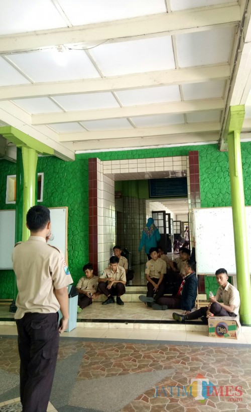 Siswa SMAN 4 Malang (Foto: Imarotul Izzah/MalangTIMES)