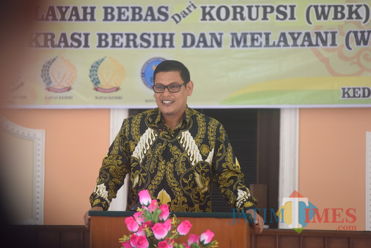 Wali Kota Kediri Abdullah Abu Bakar saat memberikan sambutan di Kantor pengadilan Kediri. (ist)