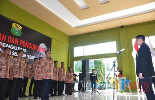 Pelantikan dan Pengukuhan pengurus PBSI Kota Malang masa bakti 2018-2022 yang di pimpin oleh Ketua Umum PBSI Jatim, Wijanarko Adi Mulya (Foto : Luqmanul Hakim / MalangTIMES)