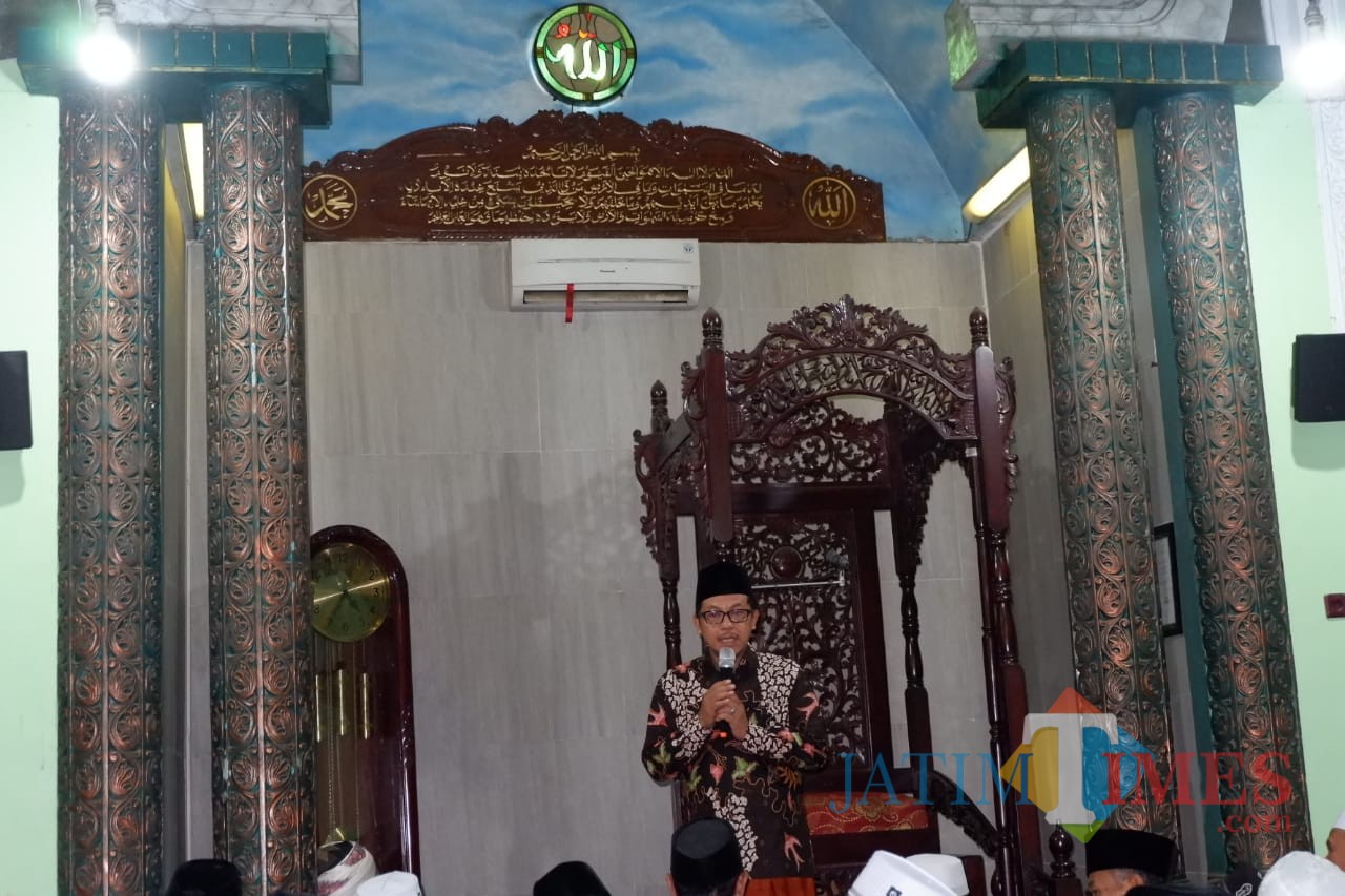 Wali Kota Malang, Sutiaji saat menyampaikan tausiyah dihadapan jamaah salat subuh Masjid Nurul Muttaqin, kelurahan Kebonsari Kecamatan Sukun (Humas Pemkot Malang for MalangTIMES).
