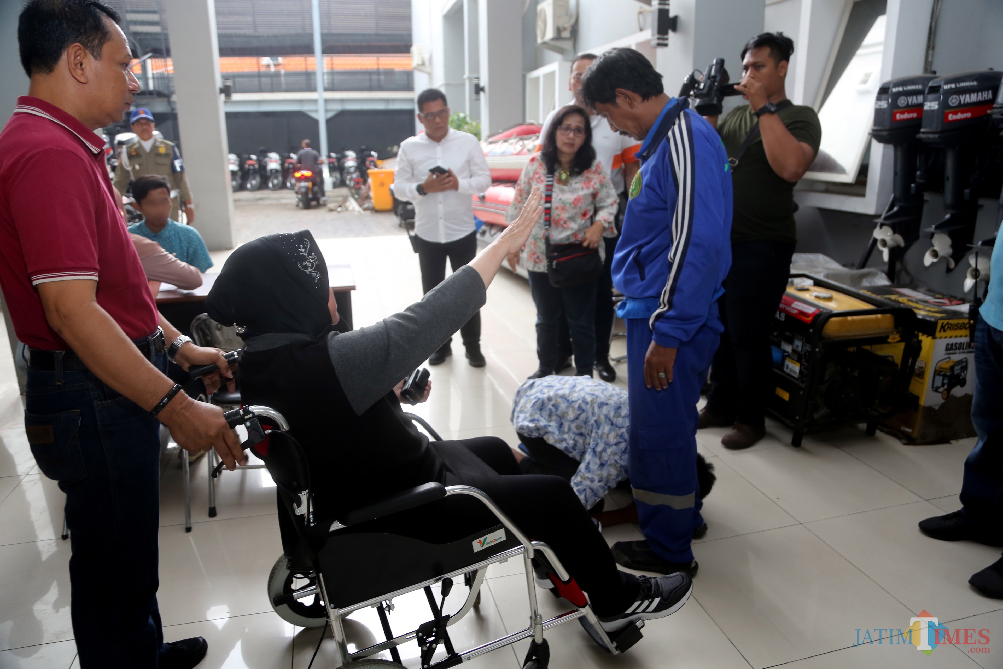 Wali Kota Risma saat memarahi pelajar yang kedapatan mabuk.