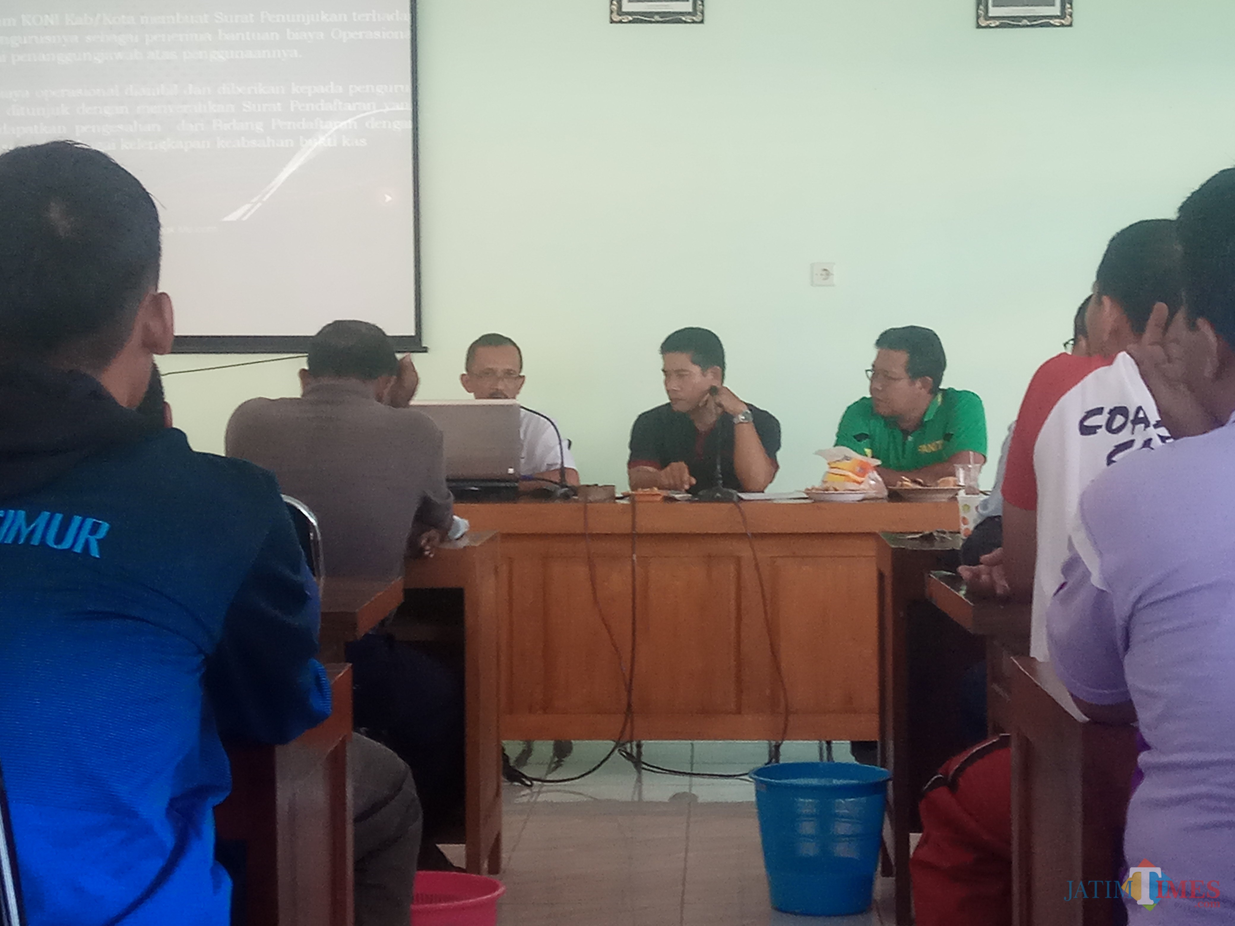 Pengurus Koni Banyuwangi saat rapat memutuskan tidak ikut Porprov 2019