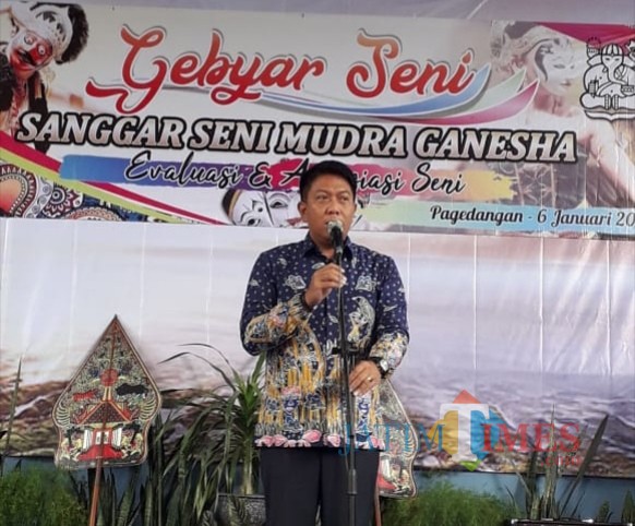 Kepala Disparbud Kabupaten Malang Made Arya Wedanthara dalam acara Gebyar Seni di Turen. (Nana)