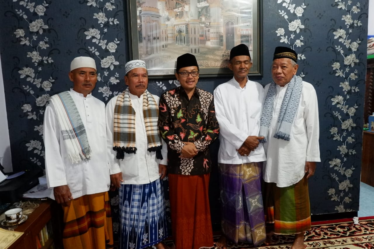 Wali Kota Malang Sutiaji (tengah, kenakan kacamata dan baju koko hitam) (Humas Pemkot Malang for MalangTIMES).