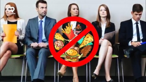 Saat menunggu giliran wawancara dilarang untuk membawa makanan dan minuman. (Sumber: youtube)