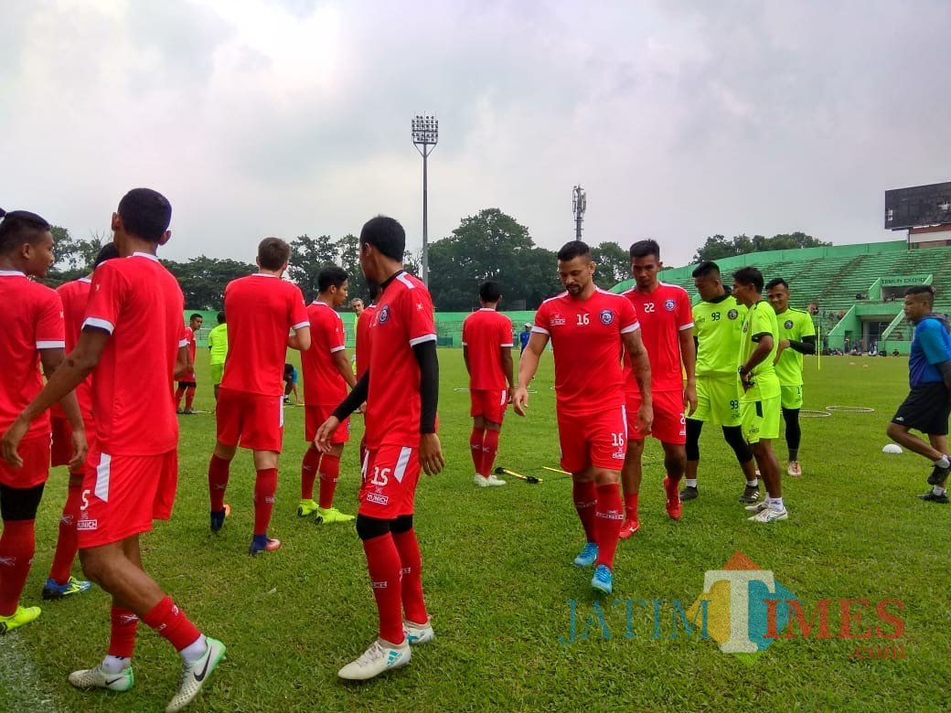 Pemain Arema FC ketika menjalani latihan perdana di Stadion Gajayana (Hendra Saputra)