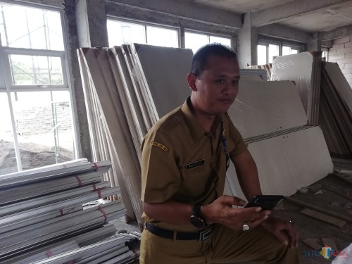 Kabid Perumahan DPKPCK Kabupaten Malang Imam Suyono menyampaikan program bedah rumah tahun 2019 (Nana)