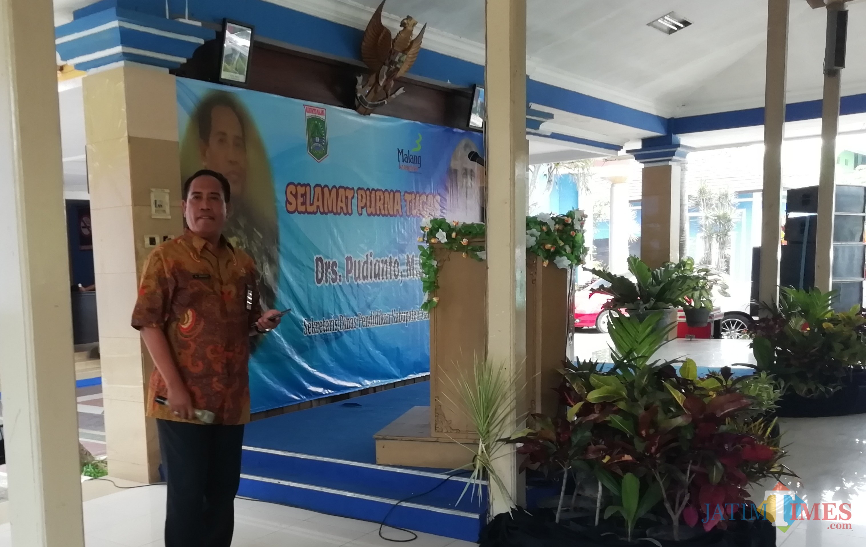 Kepala Dindik Kabupaten Malang M Hidayat menekankan agar jajarannya tidak meninggalkan regulasi (Nana)