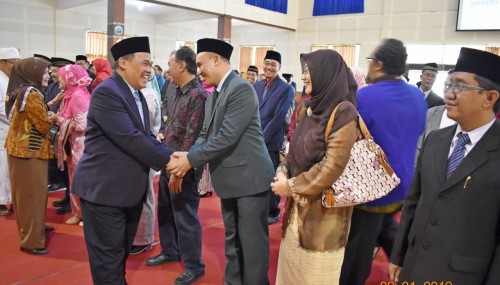 Rektor UM Rofi'uddin (jas biru) (Foto: Humas UM for MalangTIMES)