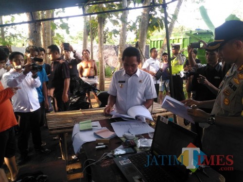 Bupati Lumajang H. Thoriqul Haq M.ML dan Kapolres Lumajang AKBP DR. Muhammad Arsal Sahban (Foto : Moch. R. Abdul Fatah / Jatim TIMES)