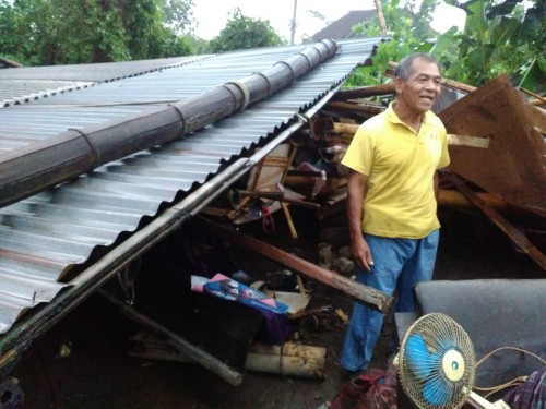 Kondisi rumah warga yang porak-poranda paska dihempas angin kencang, Kecamatan Kepanjen (Foto : Istimewa)