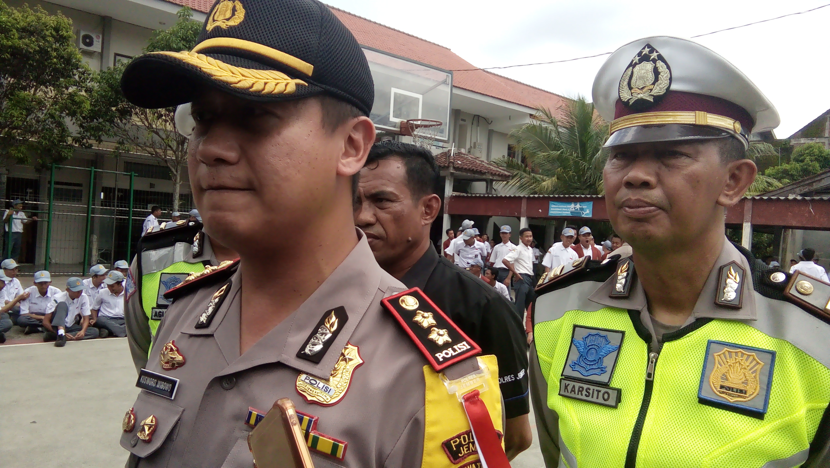 Kapolres Jember AKBP. Kusworo Wibowo saat memberikan sosialisasi di SMA N 2 Jember