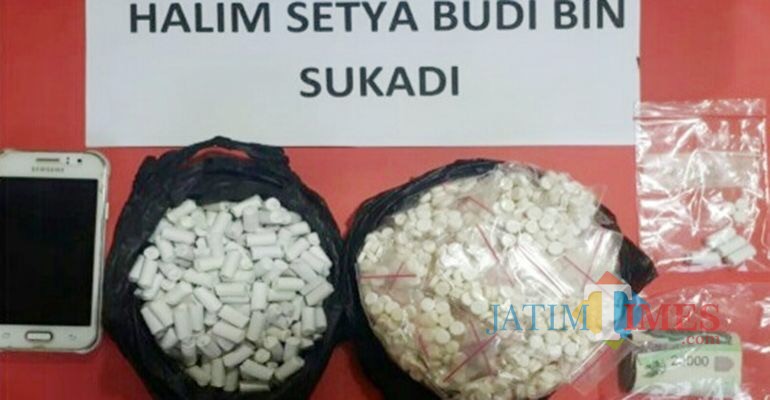 Barang bukti berupa ribuan pil koplo saat diamankan polisi, Kabupaten Malang (Foto : Satreskoba Polres Malang for MalangTIMES)