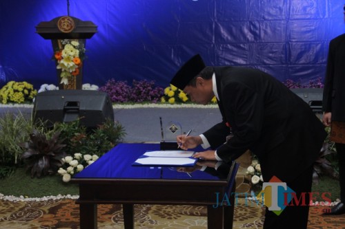 Kepala Perwakilan Bank Indonesia (KPwBI) Malang Azka Subhan Aminurridho saat serah terima jabatan di Hotel Harris, Malang. (Foto: Dokumen MalangTIMES)