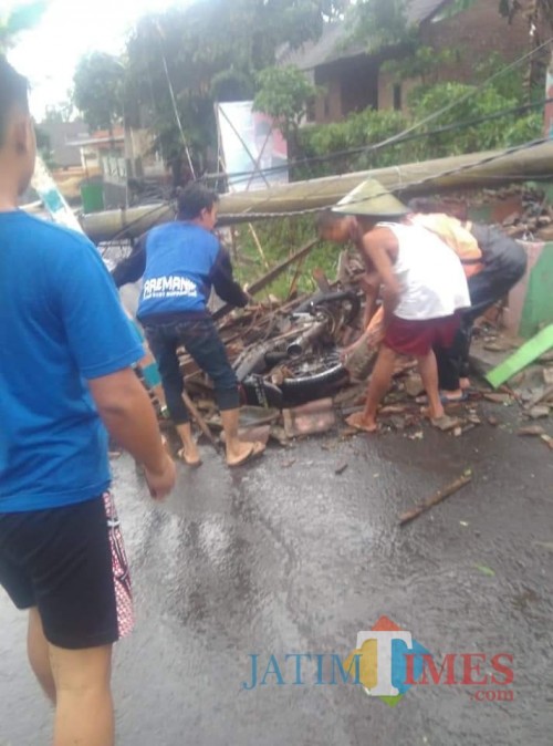 Kondisi paska musibah angin kencang yang terjadi di Kecamatan Jabung, Kabupaten Malang (Foto : PMI Kabupaten Malang for MalangTIMES)