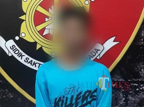 R masih berusia 17 tahun berhasil ditangkap polisi (Foto : Moch. R. Abdul Fatah / Jatim TIMES)