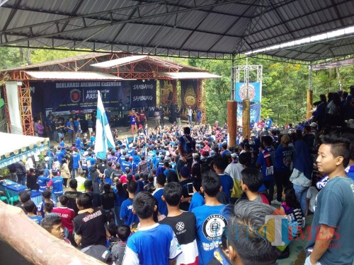 Ribuan Aremania dari berbagai penjuru Jawa Timur saat hadir dalam Deklarasi Aremania Kasembon. (Foto: Dokumen MalangTIMES)