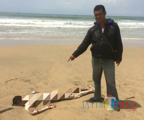 Mayat Mr X ditemukan di Pantai Dlodho, Desa Panggungkalak, Pucanglaban. / Foto : Dokpol / Tulungagung TIMES
