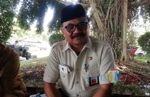 Kepala Bapenda Kabupaten Malang Purnadi saat menyampaikan hilangnya pendapatan dari pajak ABT senilai Rp 1,5 miliar. (Nana)