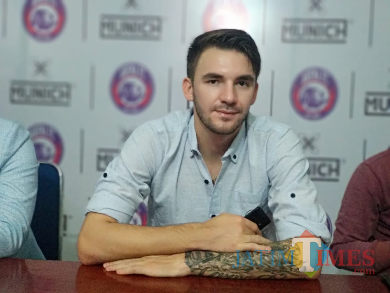 Pavel Smolyachenko (Hendra Saputra)