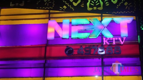 Next KTV Merasa Terganggu. Sebab Pengunjungnya Banyak yang Kehabisan Parkir, Sehingga Tak Jadi Masuk ke Next KTV (Anggara Sudiongko/MalangTIMES)