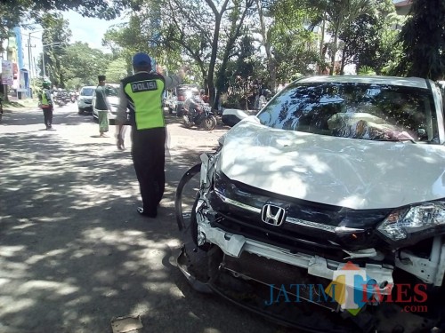 Kondisi kendaraan paska terlibat kecelakaan beruntun, Kecamatan Kepanjen (Foto : Pos Lantas Polsek Kepanjen for MalangTIMES)