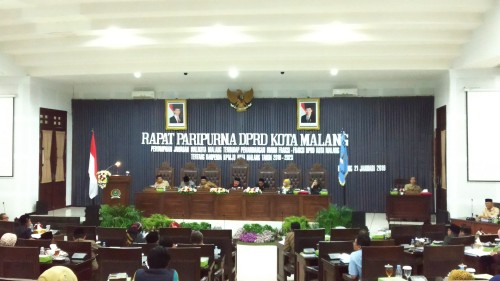 Rapat Paripurna DPR Kota Malang dengan agenda Penyampaian Jawaban Wali Kota Malang Terhadap Pandangan Umum Fraksi DPRD Kota Malang Tentang RPJMD Kota Malang Tahun 2018-2023 (Pipit Anggraeni/MalangTIMES).