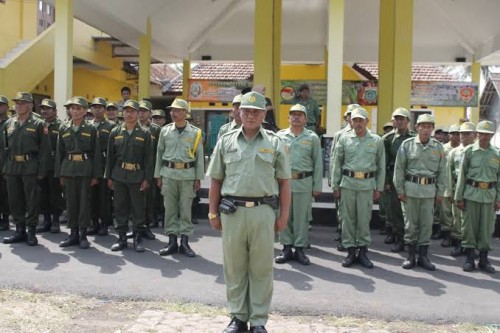 Apel pasukan Linmas di salah satu wilayah Kabupaten Malang (Ist)