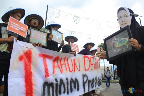 Aksi demonstrasi MCW yang mendesak pemerintah kota batu untuk terbuka