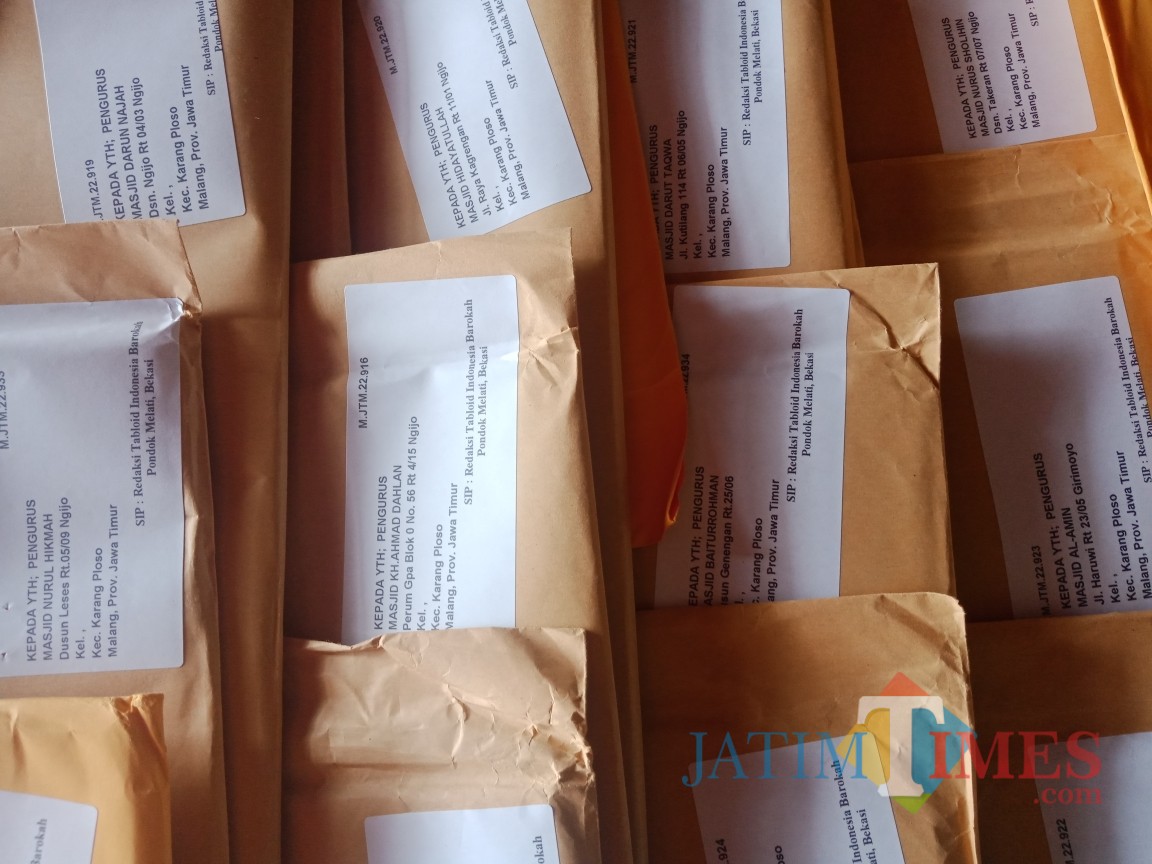 Tabloid Indonesia Barokah yang sudah dikirim melalui paketan, dan sudah didistribusikan ke Ponpes di Karangploso, Kabupaten Malang (Foto : Istimewa)