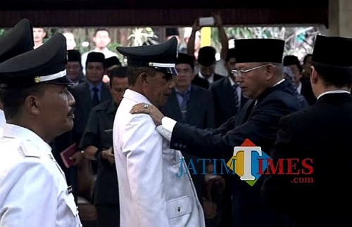Dokumentasi pelantikan kades oleh Bupati Rendra Kresna. (dok MalangTIMES)