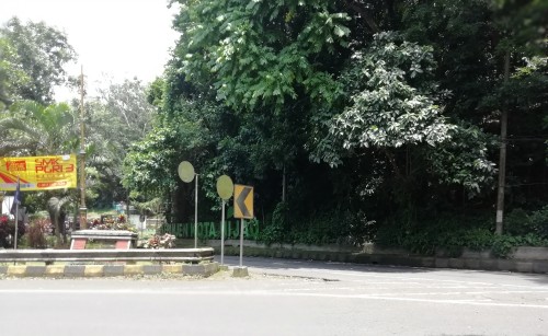 Hutan Kota Kepanjen yang terlihat tidak terurus (Nana)