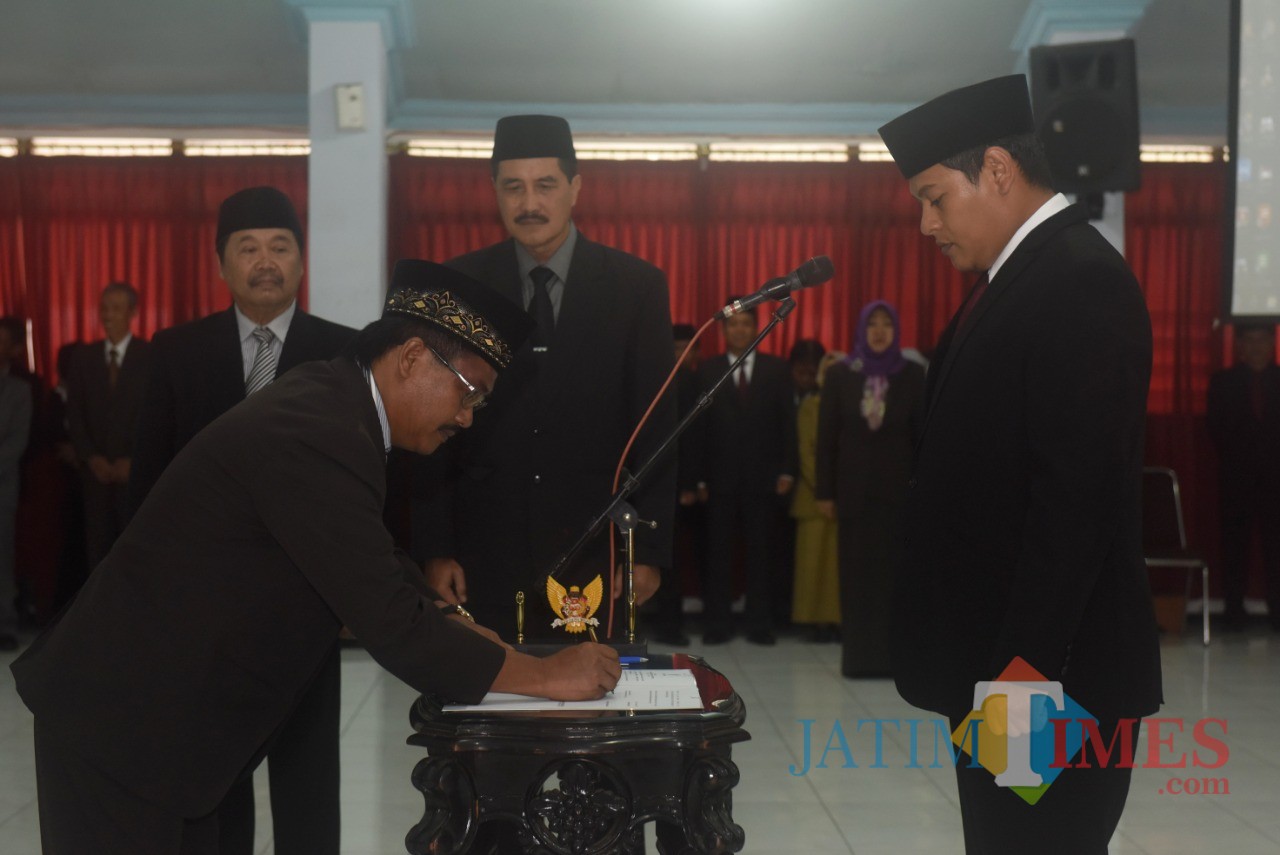 Walikota Kediri Melantik beberapa pejabat di ruang Joyoboyo. (ist)