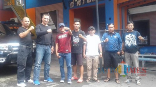 Suasana sambang dulur di Studio D'Kross di Jalan Terusan Kayan, Kota Malang. (Foto: Dokumen MalangTIMES)