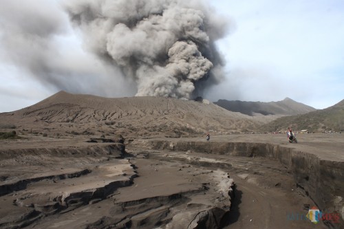 Ilustrasi, gambaran bekas aliran banjir pedu atau air campur material pasir di kawasan TNBTS Bromo, beberapa waktu lalu. (Foto: Nurlayla Ratri/MalangTIMES)