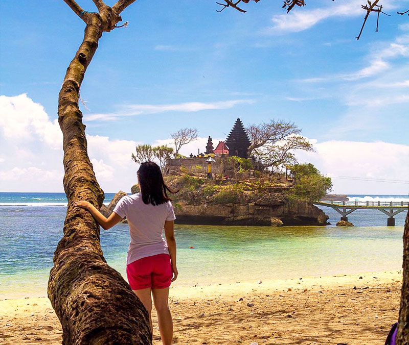 Kecantikan Pantai Balekambang kerap dihajar kabar bohong atau hoax (malaspulang.com)