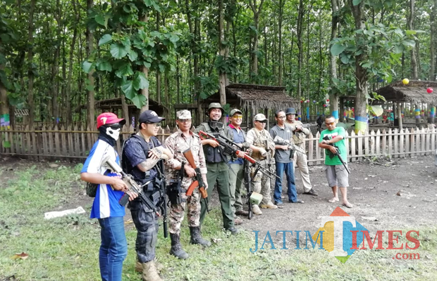 Pasukan Bravo Malang bersiap perang di The Jaten Park Kebonsari, Minggu (03/02/2019) (Nana)
