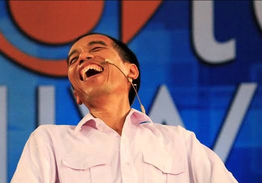 Foto Jokowi Ini Bikin Gagal Fokus Ada Yang Memeragakan Jurus Silat Malangtimes
