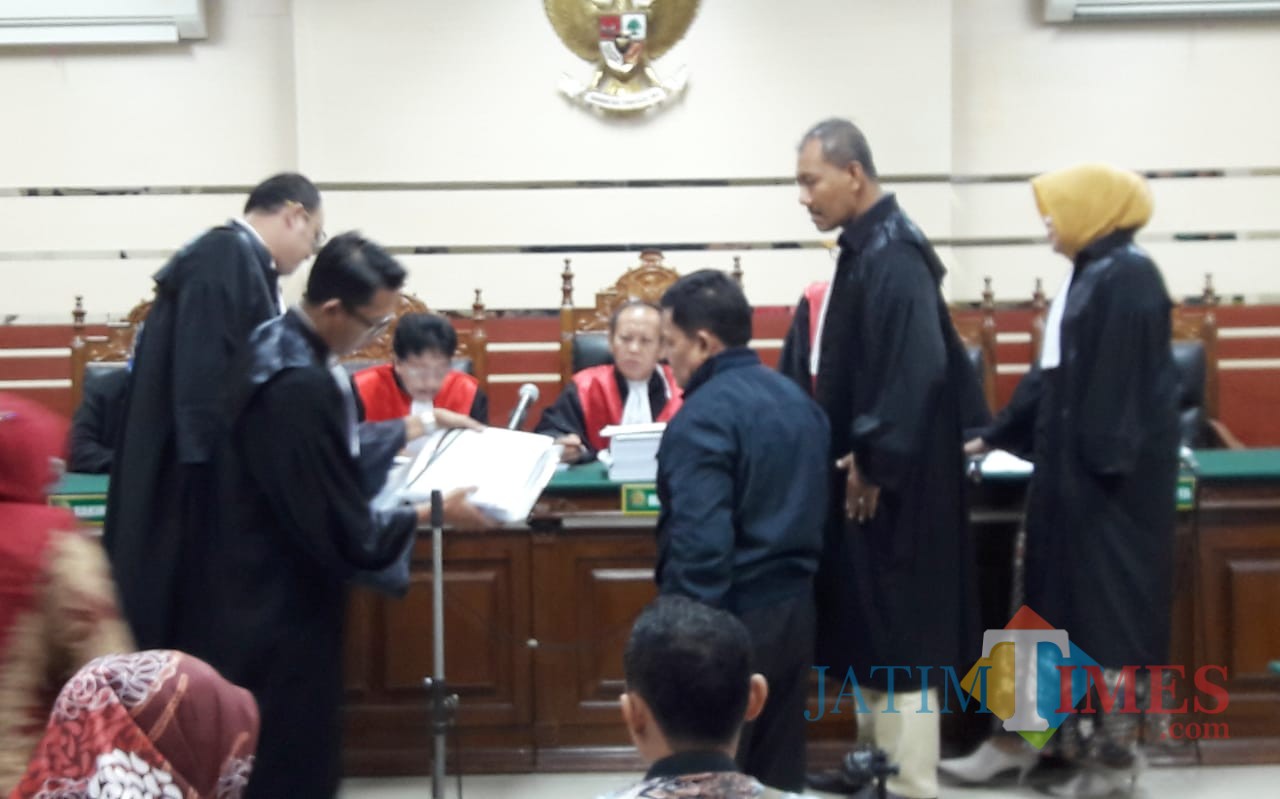 Wali Kota Setiyono ketika menjadi saksi atas terdakwa M Baqir.