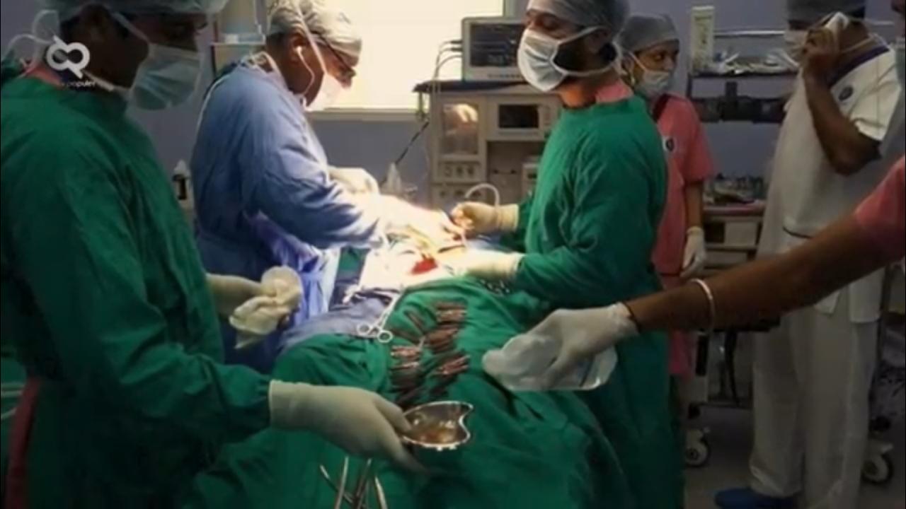 Puluhan pisau berkarat berhasil diangkat oleh dokter dari perut pria asal India.