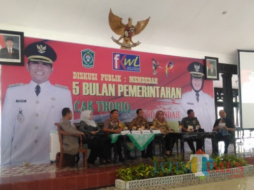 Di Forum diskusi publik inilah Bupati Lumajang H. Thoriqul Haq melempar gagasan Quality Lumajang (Foto : Moch. R. Abdul Fatah / Jatim TIMES)