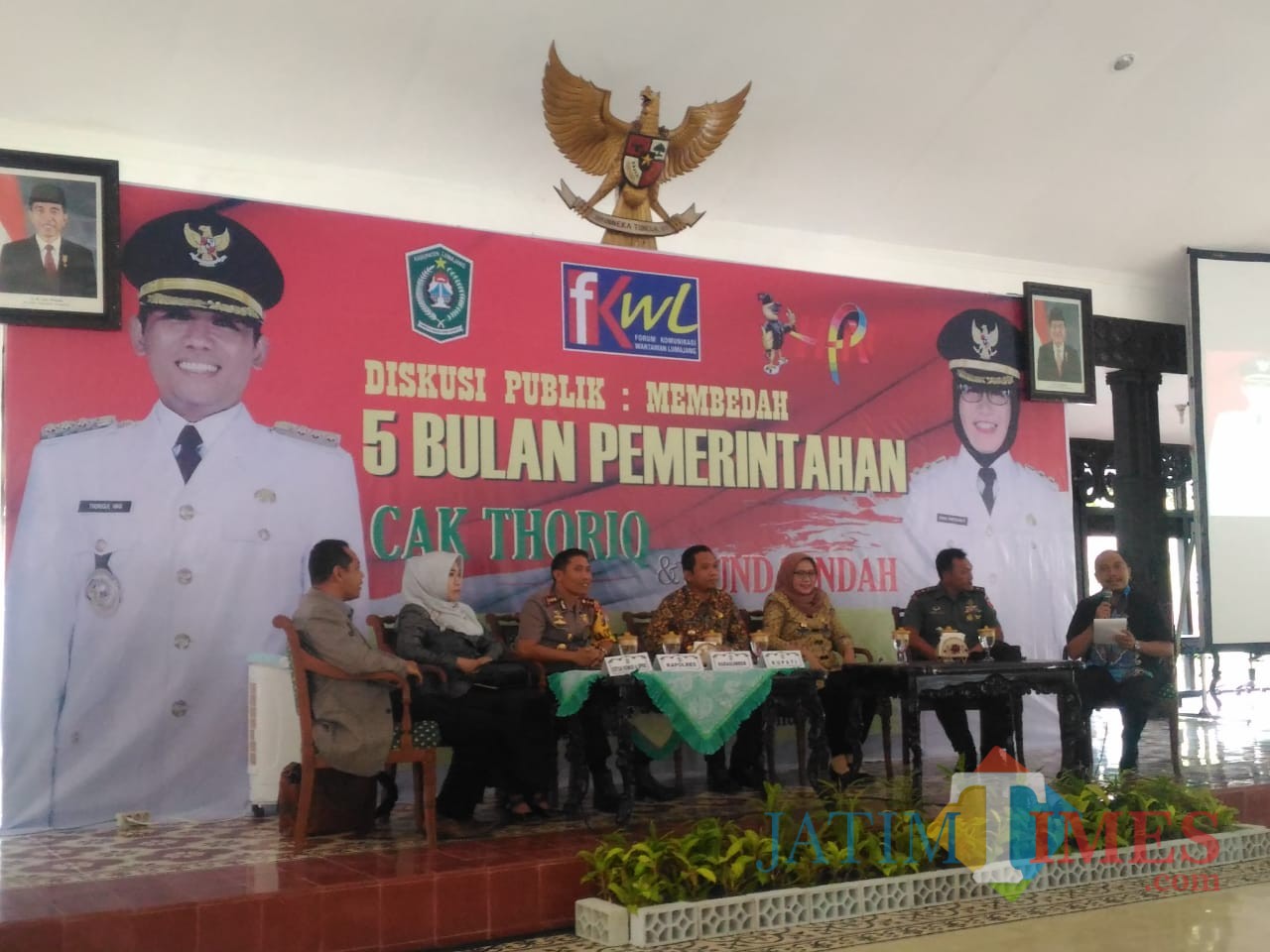 Diskusi Publik Membedah 5 Bulan Pemerintahan Bupati dan Wabup Lumajang (Foto : Moch. R. Abdul Fatah / Jatim TIMES)