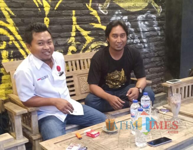 Rabu, 06/02/2019 Ketua Projo Dedi Prasetiyo bersama sekretaris Andre Mustofa di Cafe Kampung Kopi Bondowoso