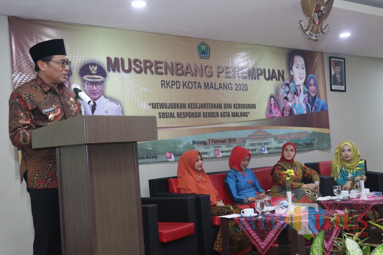 Wakil Wali Kota Malang Sofyan Edi Jarwoko saat membuka kegiatan Musrenbang Perempuan RKPD 2020 Kota Malang. (Foto: Dokumen MalangTIMES)