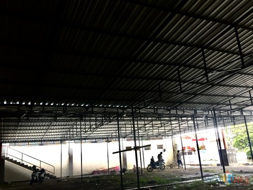 Area bakal Pasar Panggung yang masih dalam pengerjaan di Selatan Gor Ganesha, Alun-Alun Kota Batu. (Foto: Irsya Richa/MalangTIMES)