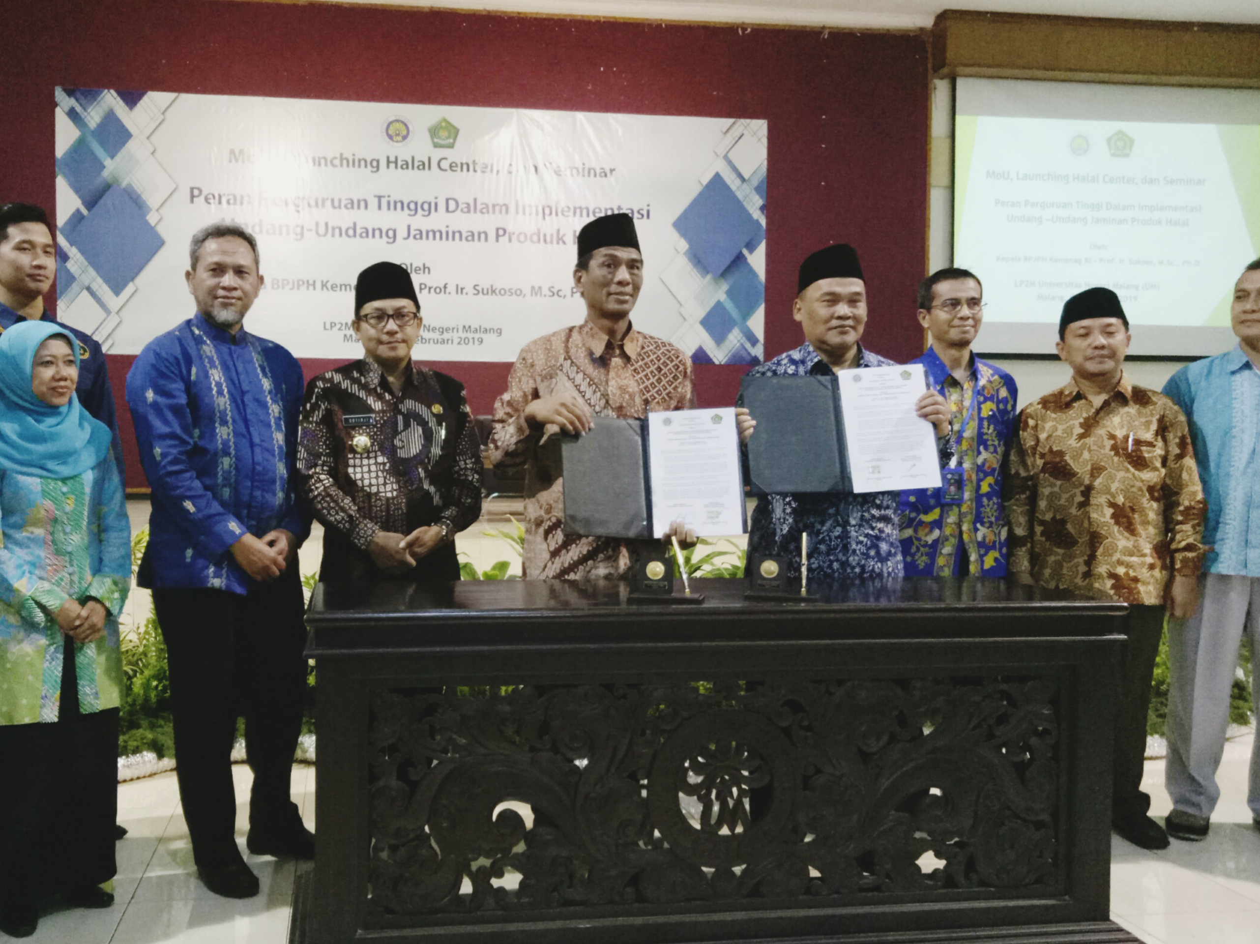 Penandatanganan MoU Halal Center di UM (Foto: Imarotul Izzah/MalangTIMES)