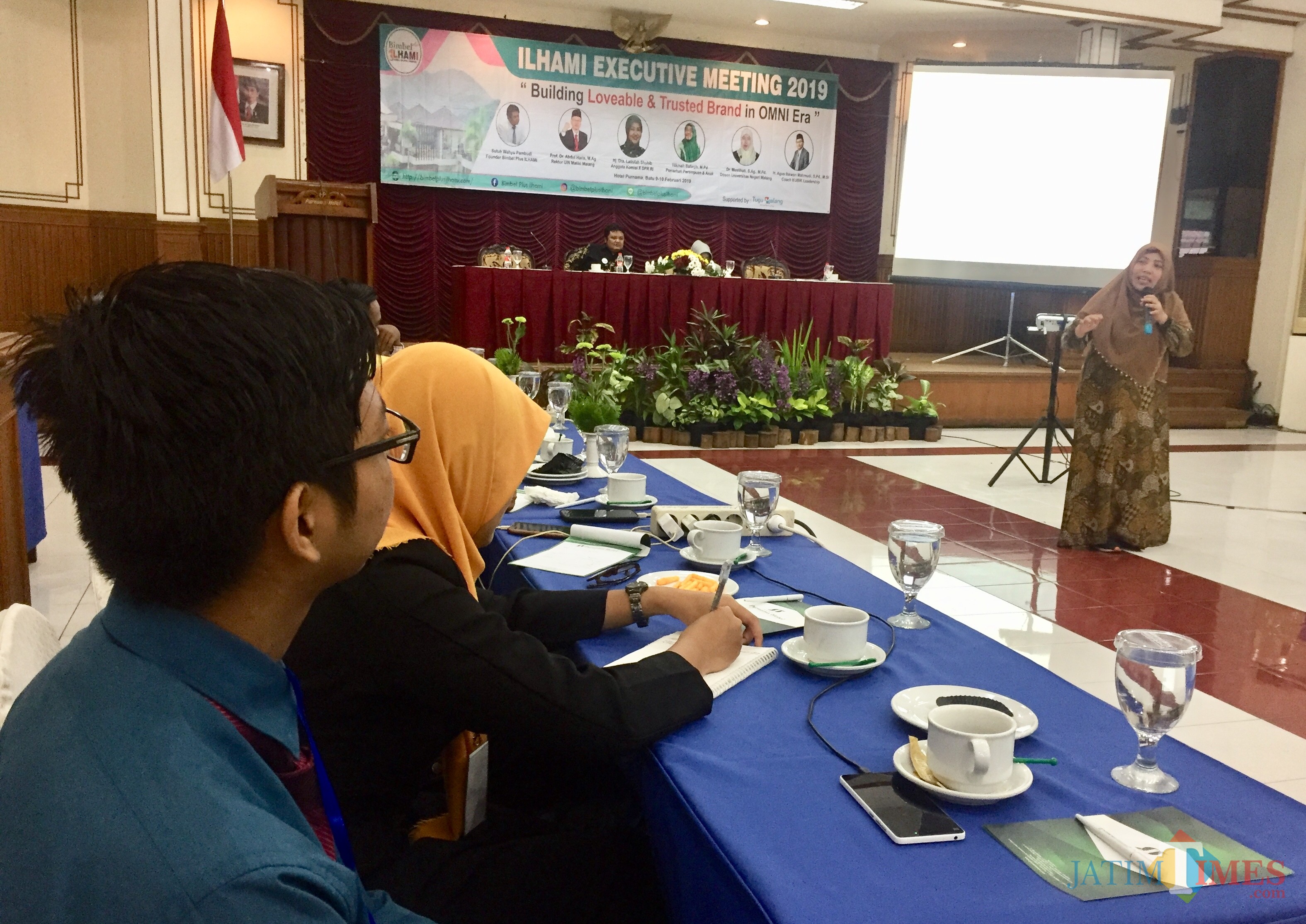 Tim Bimbel Plus Ilhami saat mengikuti Ilhami Executive Meeting 2019 di Hotel Purnama, Desa Punten, Kecamatan Bumiaji, Sabtu (9/2/2019). (Foto: Irsya Richa/MalangTIMES)