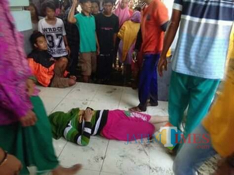 Salah satu korban yang ditemukan dalam kondisi meninggal oleh nelayan sekitar. (foto : istimewa / Jatim TIMES)