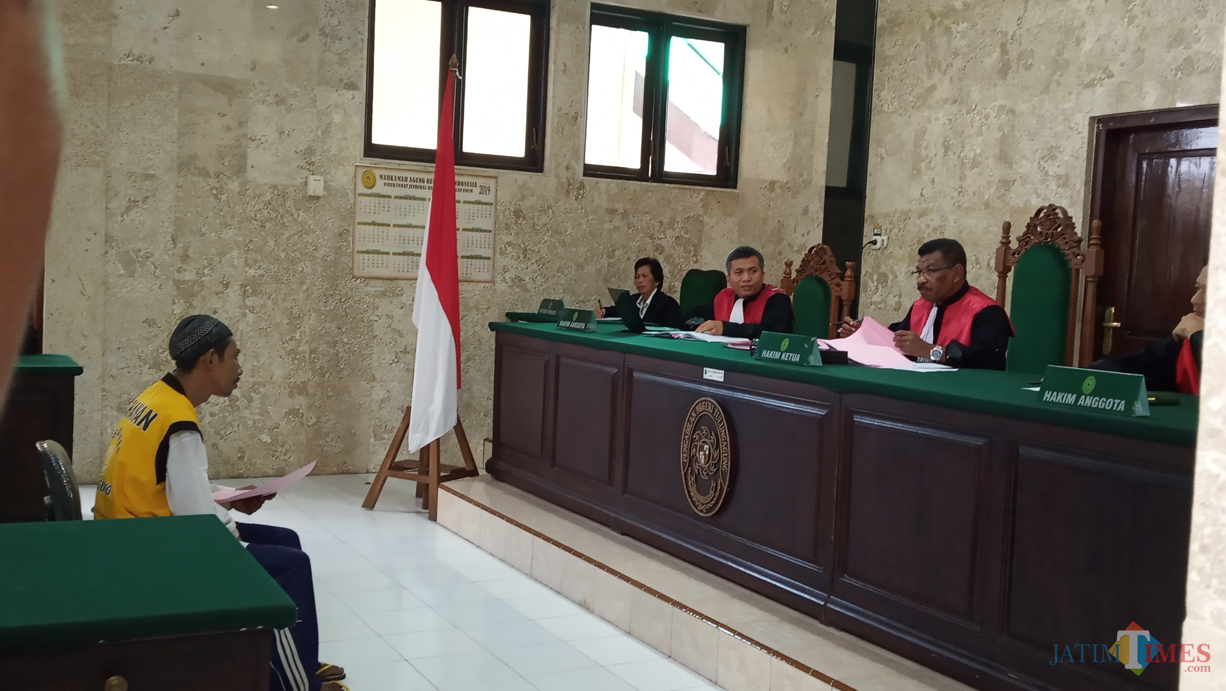 Jalanya sidang terhadap Rohman Koerniawan alias Puji Ati (foto: Joko Pramono/JatimTIMES)