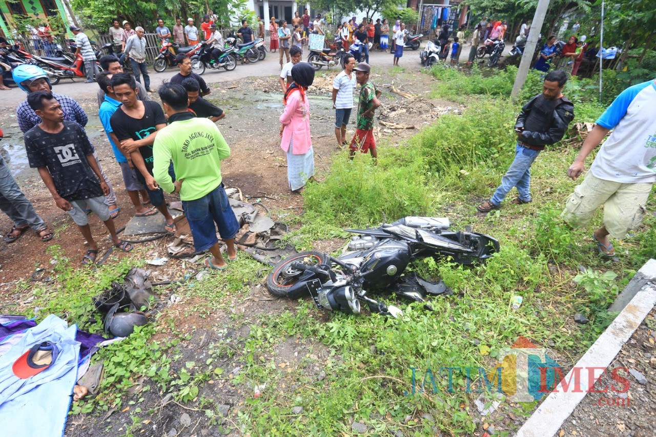 Suasana di lokasi kejadian laka KA (Agus Salam/Jatim TIMES)